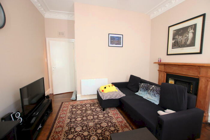 1 Bedroom Flat To Rent In Bellefield Avenue, West End, DD1