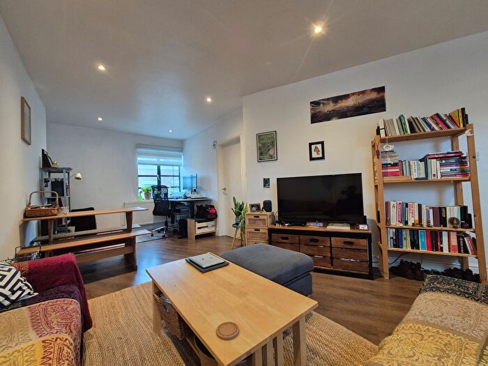 1 Bedroom Flat To Rent In Mumford Road, Herne Hill, SE24