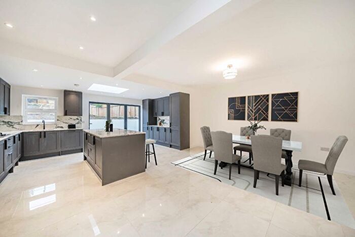 4 Bedroom Property For Sale In Baldry Gardens, Streatham, SW16