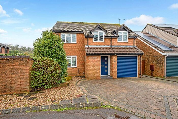 4 Bedroom Detached House For Sale In Ennerdale Close, Horndean, PO8