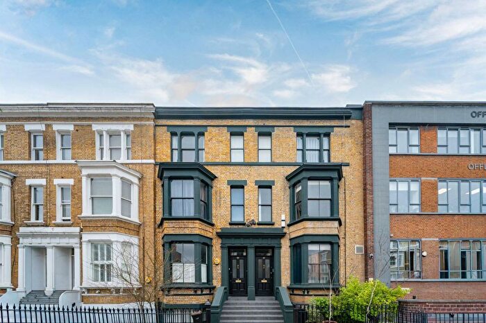 3 Bedroom Maisonette For Sale In Offley Road, Oval, London, SW9