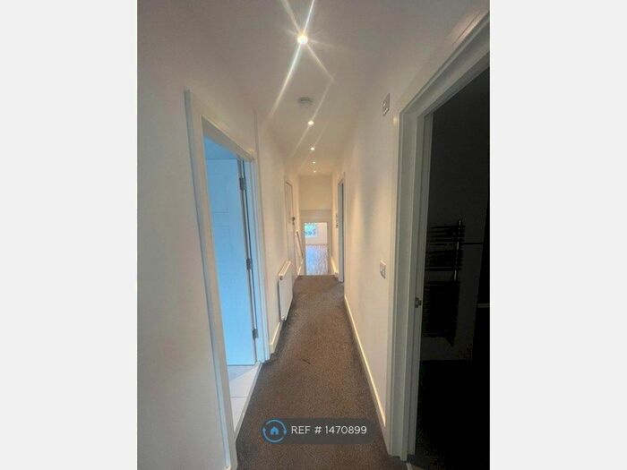 2 Bedroom Flat To Rent In Elmfield Road, London, SW17