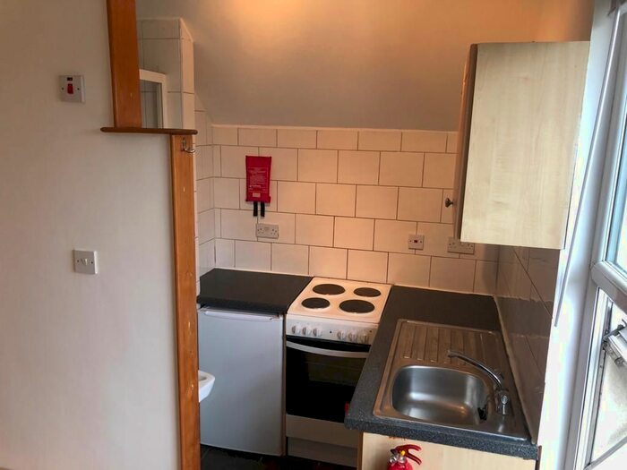 Studio To Rent In Bonham Road, Brixton, SW2