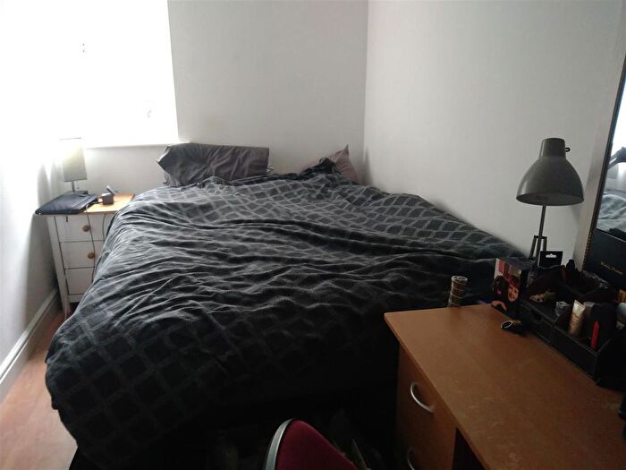 6 Bedroom Property To Rent In Nightingale Shott, Egham, TW20