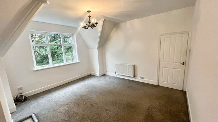 2 Bedroom Apartment For Sale In St. Agnes Road, Moseley - Top Floor Two Bedroom Converted Apartment In Premium Moseley Location With No Chain!!, B13