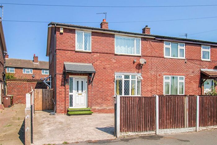 3 Bedroom Semi-Detached House For Sale In Windhill Road, Wakefield, WF1