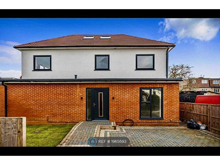 3 Bedroom Detached House To Rent In Northdown Close, Ruislip, HA4
