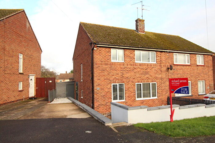 3 Bedroom Semi Detached House For Sale In Edinburgh Road, Wellingborough, NN8