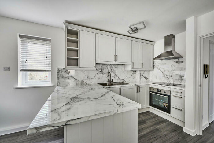 2 Bedroom Apartment To Rent In The Putterills, Harpenden, Herts, AL5