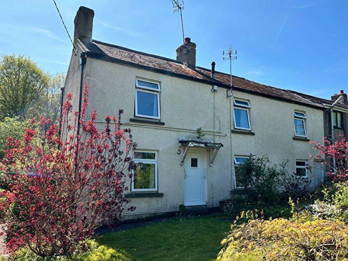 3 Bedroom Semi-Detached House For Sale In Bowson Square, Bream, GL15