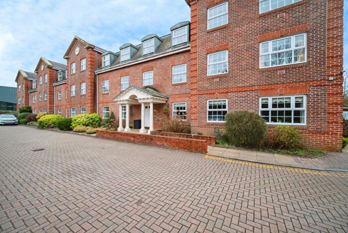 2 Bedroom Flat For Sale In London Road, Camberley, Surrey, GU15