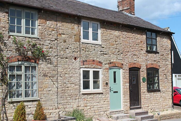 2 Bedroom Cottage To Rent In Binswood End, Leamington Spa, CV33