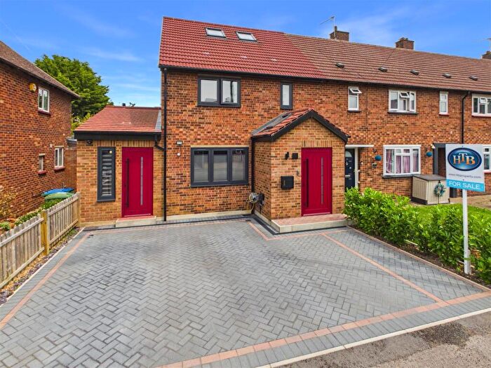 4 Bedroom End Of Terrace House For Sale In Cowley Crescent, Hersham, Walton-On-Thames, KT12