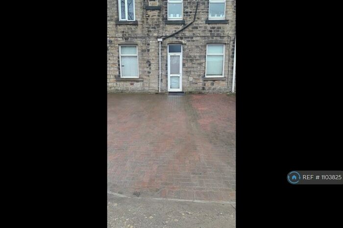 1 Bedroom Flat To Rent In Manchester Road, Linthwaite, Huddersfield, HD7
