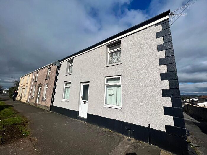 2 Bedroom Flat To Rent In Swansea Road, Waunarlwydd, SA5