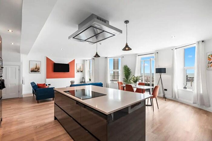 2 Bedroom Apartment To Rent In Kings Road, BN1