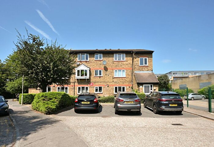 1 Bedroom Flat To Rent In Gandhi Close, Walthamstow, Walthamstow, London, E17