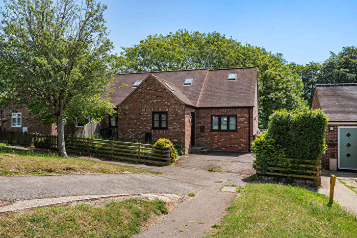 4 Bedroom Semi-Detached House For Sale In Clarkes Field Close, Brill, HP18