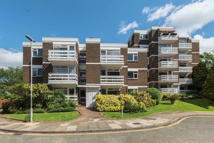 2 Bedroom Property To Rent In Mountcombe Close, Surbiton, KT6