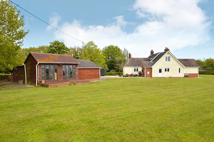 4 Bedroom Chalet For Sale In Blackmore End, Braintree, Essex, CM7