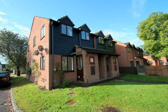 1 Bedroom Flat To Rent In Frank Lunnon Close, Bourne End, SL8