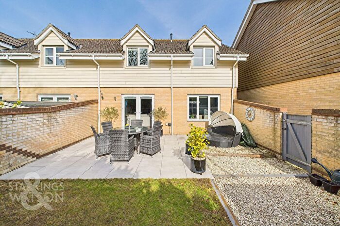 3 Bedroom Semi-Detached House For Sale In Hillside, Chedgrave, Norwich, NR14