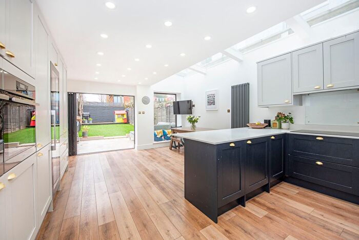 4 Bedroom Detached House For Sale In Radbourne Road, London, SW12