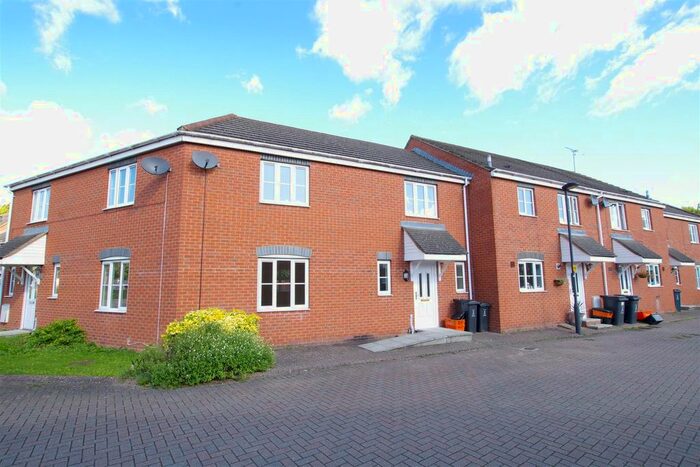 3 Bedroom Terraced House To Rent In Winton Road, Swindon, SN3