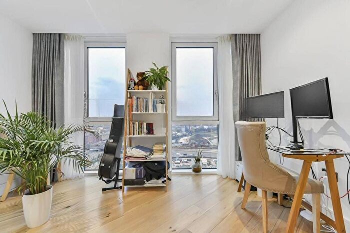 2 Bedroom Flat To Rent In High Street, London, E15