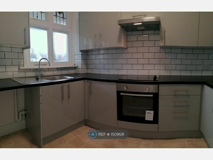 1 Bedroom Flat To Rent In Manor Road, Westcliff-On-Sea, SS0