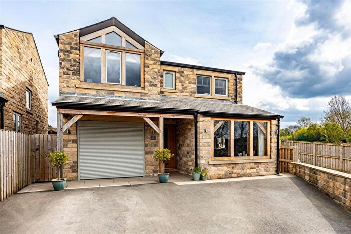 4 Bedroom Detached House For Sale In Gregory Drive, Kirkburton, Huddersfield, HD8
