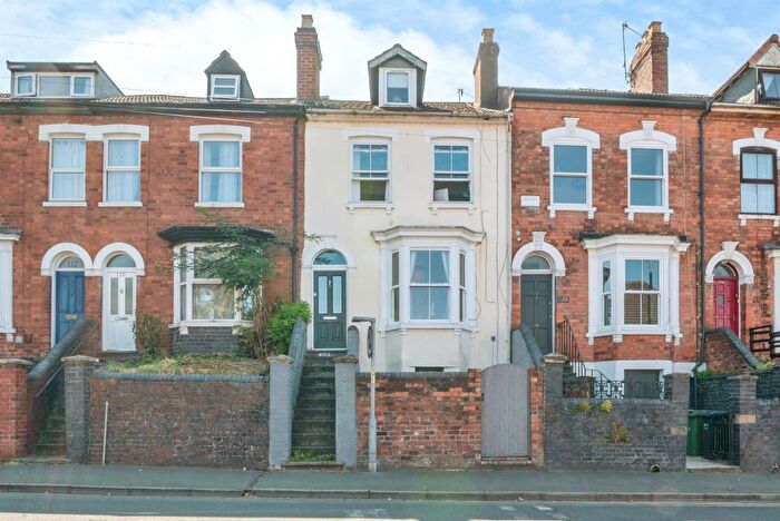 3 Bedroom Terraced House For Sale In Wylds Lane, Worcester, WR5