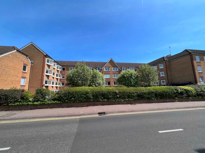 1 Bedroom Flat To Rent In Homemanor House, Cassio Road, Watford, WD18