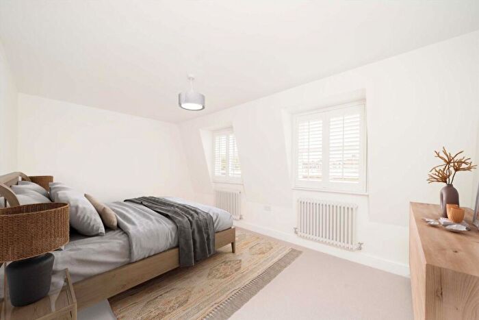 4 Bedroom Flat To Rent In Knowsley Road, Battersea, SW11