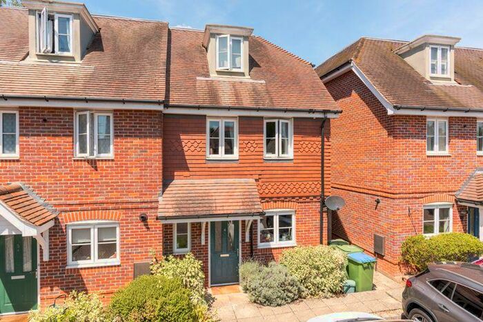 4 Bedroom End Of Terrace House To Rent In Fox Hollow Close, Walton-On-Thames, KT12