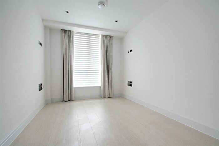 1 Bedroom Apartment To Rent In High Street, Berkhamsted, HP4
