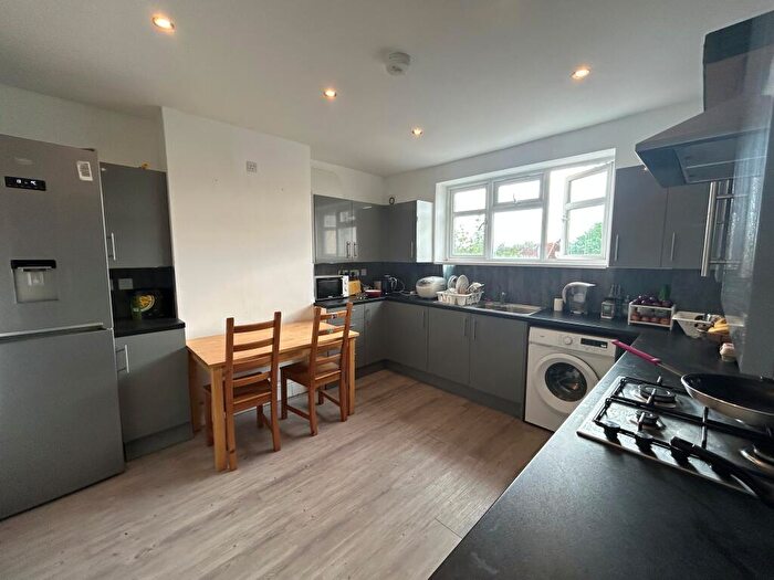 3 Bedroom Flat To Rent In Norhville Road, Filton, BS7