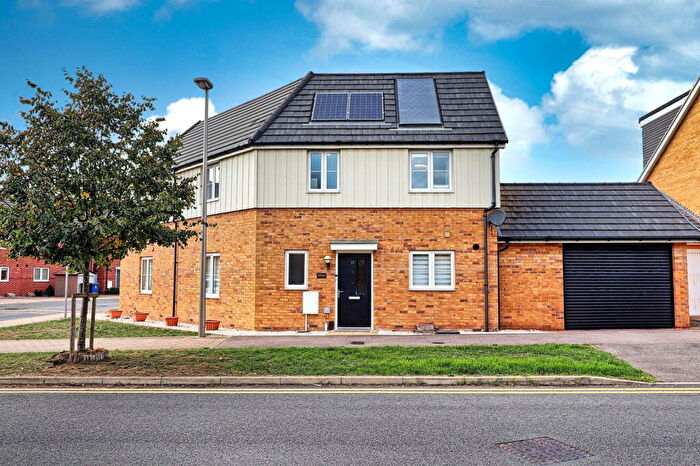3 Bedroom Semi-Detached House For Sale In Culverin Avenue, Grays, Thurrock, RM16