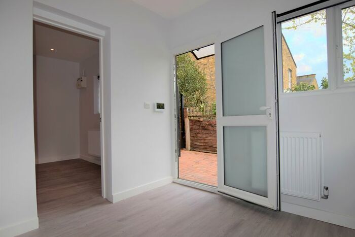 Studio To Rent In Fordwych Road, Kilburn, London, West Hampstead, NW2