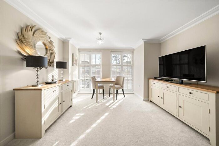 2 Bedroom Flat To Rent In Pendenza, Cobham, Surrey, KT11