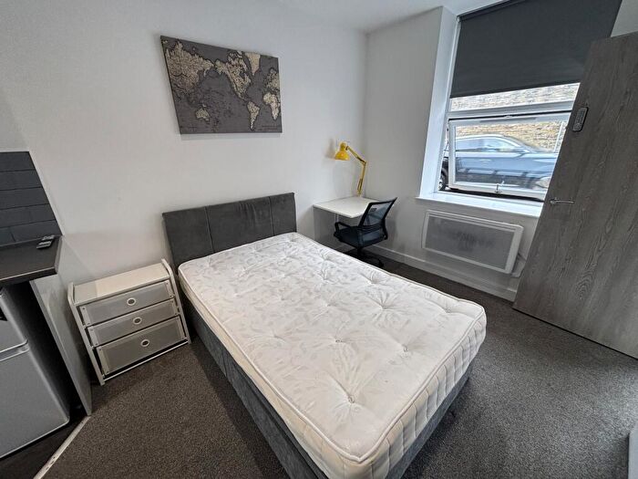 1 Bedroom Apartment To Rent In Outcote Bank, Huddersfield, HD1