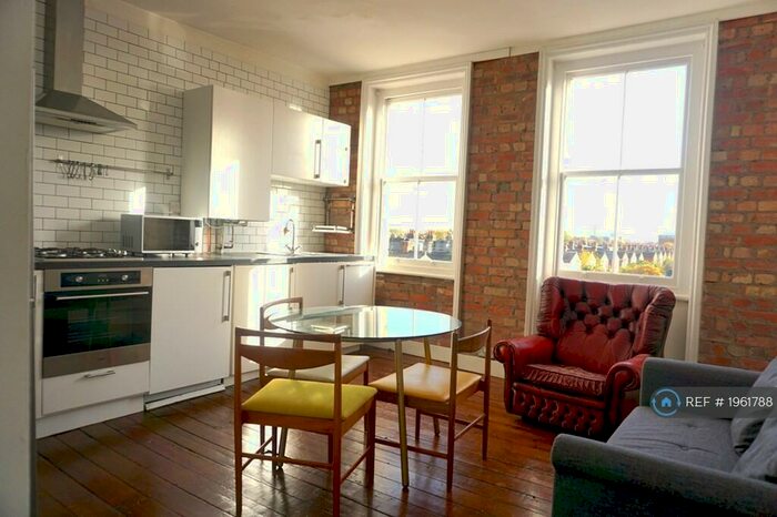 3 Bedroom Flat To Rent In Grand Parade, London, N4