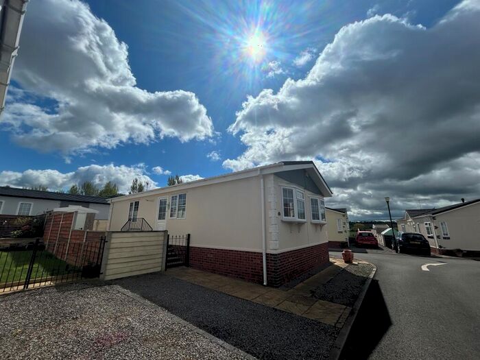 2 Bedroom Park Home For Sale In Redlands Park, Lighthorne, Warwick, CV35