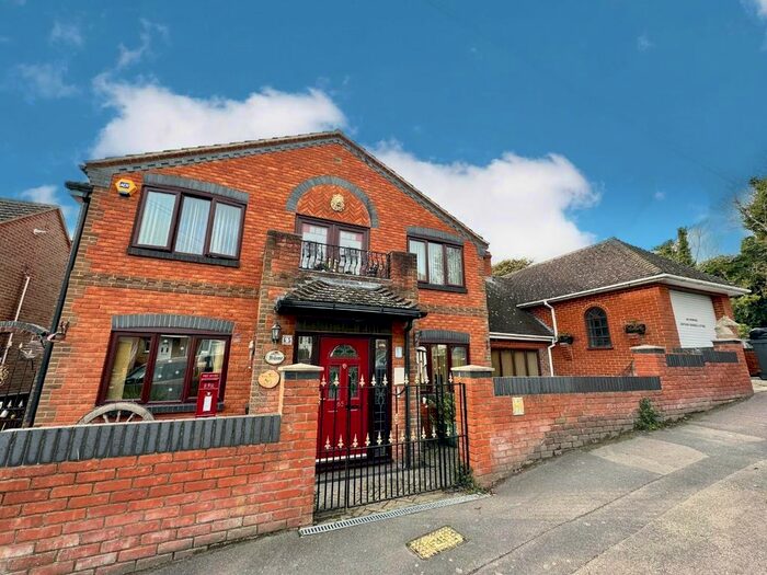 5 Bedroom Property To Rent In Astley Avenue, Dover, CT16