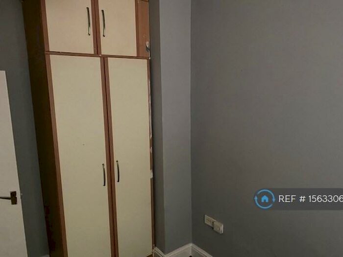 1 Bedroom Flat To Rent In Garth-Mor Court, Neath, SA11
