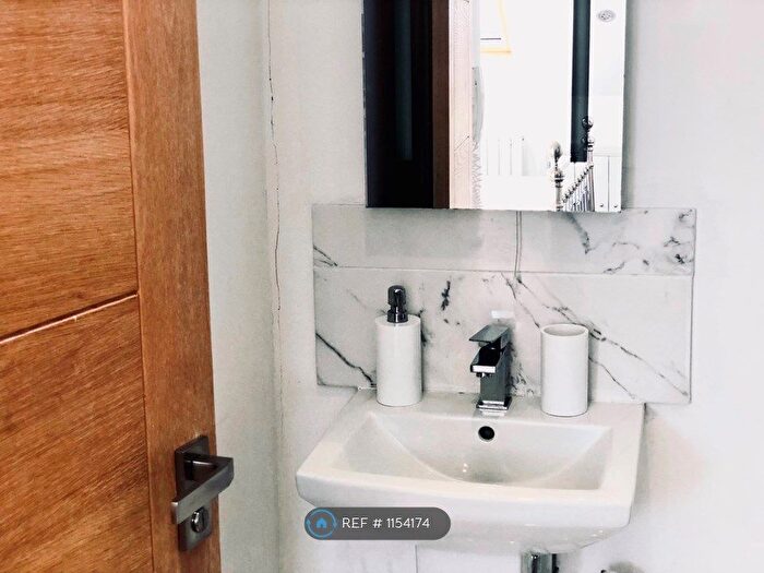 1 Bedroom Flat To Rent In Pavilion Terrace, London, W12