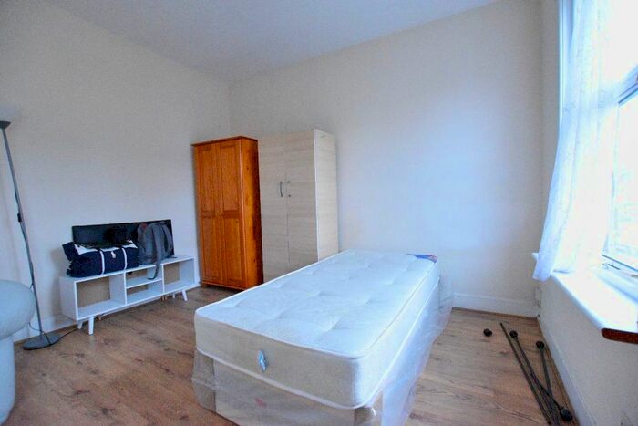 2 Bedroom Flat To Rent In Yoxley Drive, Ilford, IG2