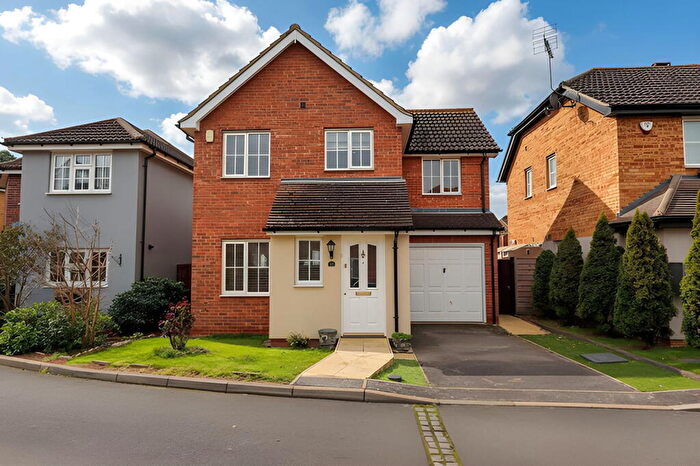 3 Bedroom Detached House For Sale In Burleigh Close, Romford, RM7