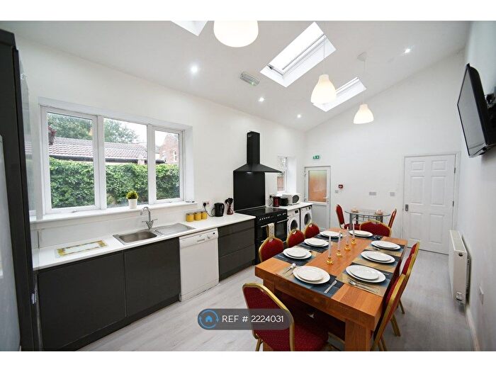 7 Bedroom Semi-Detached House To Rent In Victoria Rd, Liverpool, L13