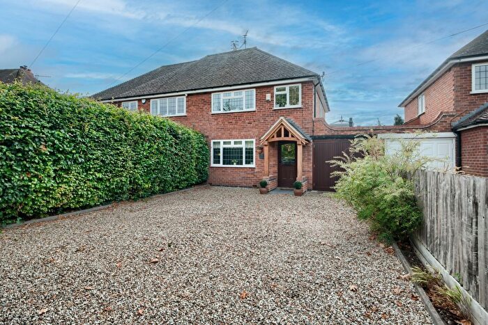 3 Bedroom Semi-detached House For Sale In Loxley Road, Stratford-Upon-Avon, CV37